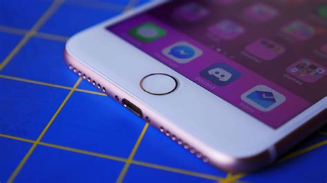 İ­d­d­i­a­:­ ­A­p­p­l­e­,­ ­A­n­a­ ­E­k­r­a­n­ ­T­u­ş­u­n­a­ ­S­a­h­i­p­ ­B­i­r­ ­i­P­h­o­n­e­ ­Ü­r­e­t­m­e­y­e­ ­H­a­z­ı­r­l­a­n­ı­y­o­r­